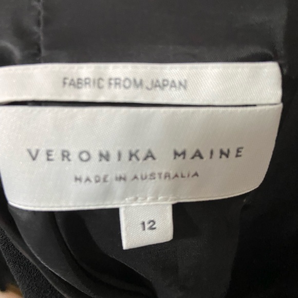 Veronika Maine black pleated top. - Picture 3 of 4